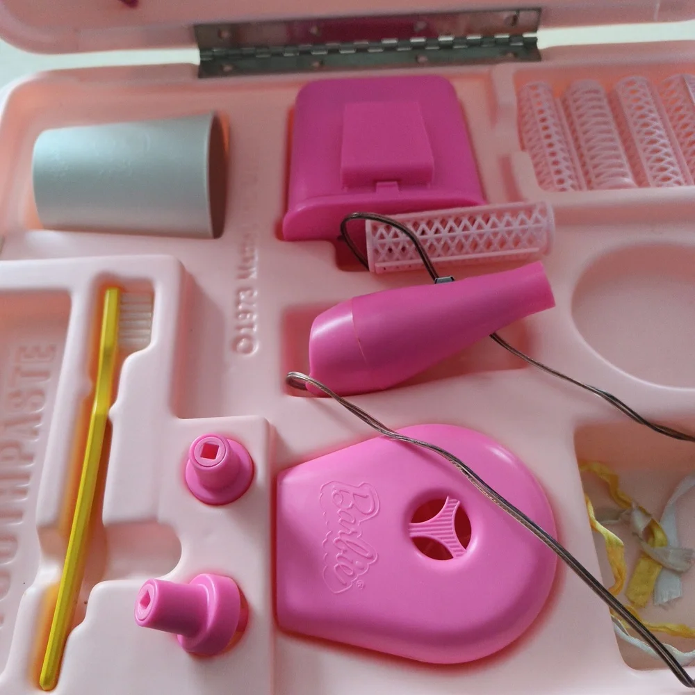 Vintage 1973 Barbie Child Size Vanity Case Working